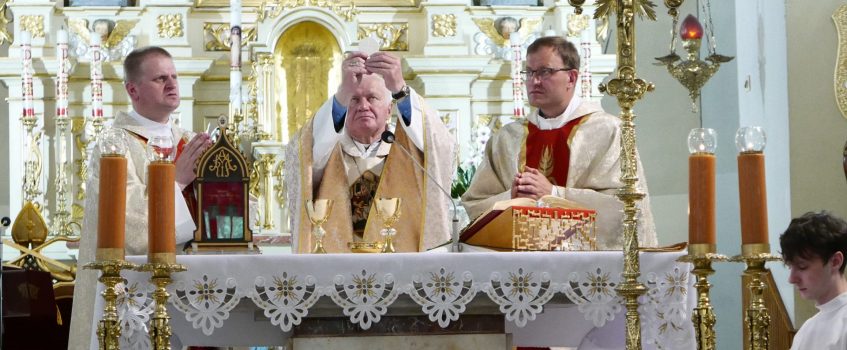 LUSZOWICE: Grupa św. Wojciecha na Eucharystii