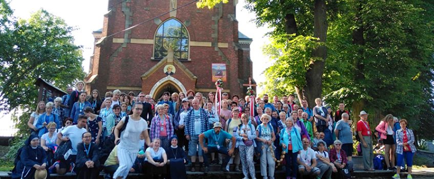 STRACHOCINA: Grupa św. Andrzeja w drugim dniu sztafety