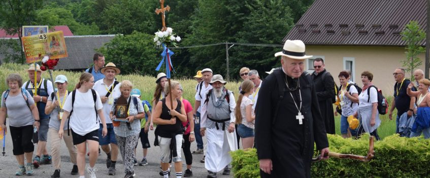 Grupy św. Jacka i św. Kazimierza na trasie pielgrzymki (04.07.2023)