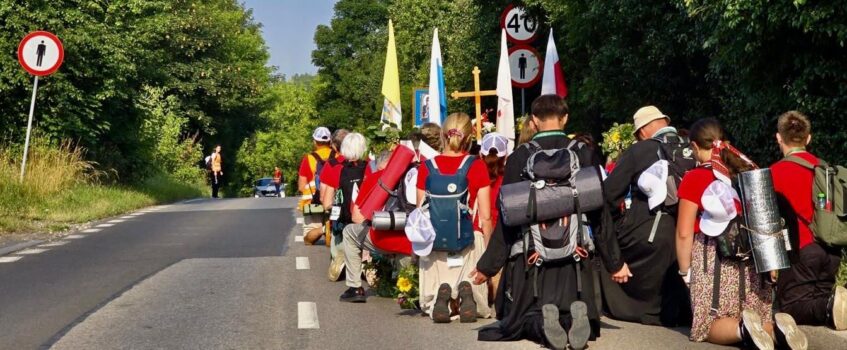 W obiektywie Fara.tv: Ostatnie kilometry ku Jasnej Górze – słowa przewodników grup