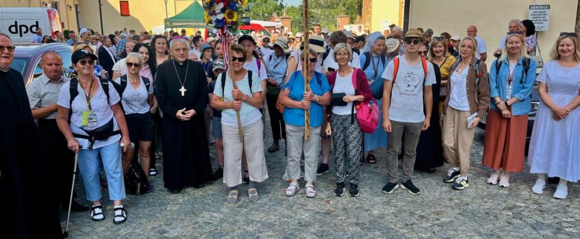 KROSNO: Grupa św. Jana wyruszyła na Jasną Górę